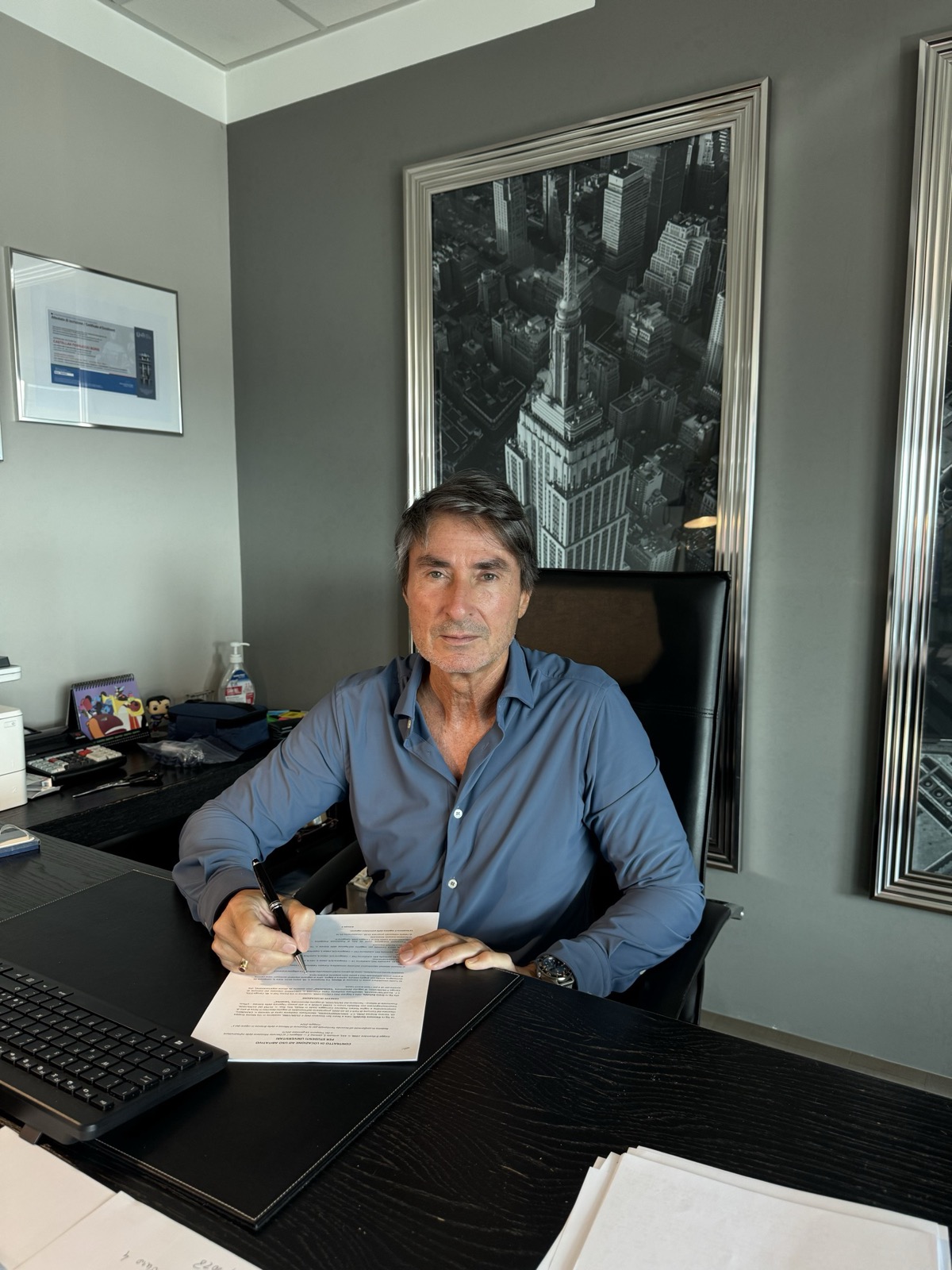Dr. Ferruccio Castellan nel suo studio